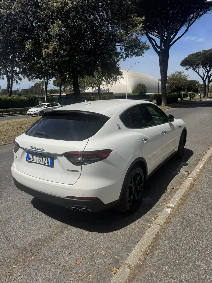 Maserati Levante 2021 — фото 8