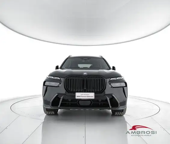 BMW X7 view 5
