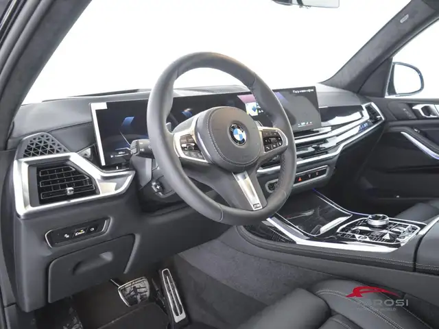 BMW X7 view 8
