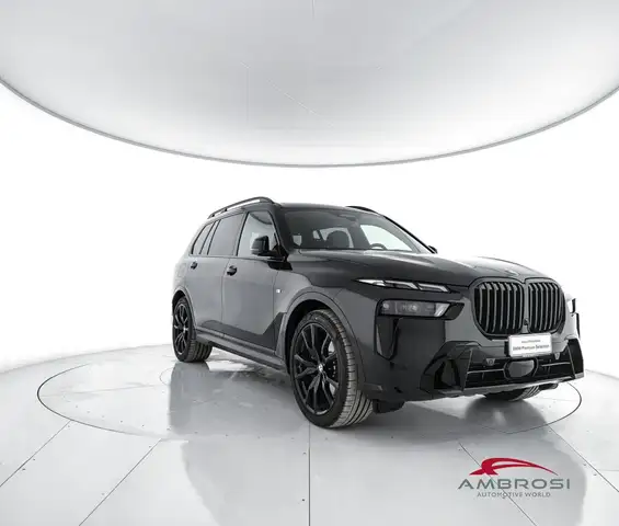 BMW X7 view 2