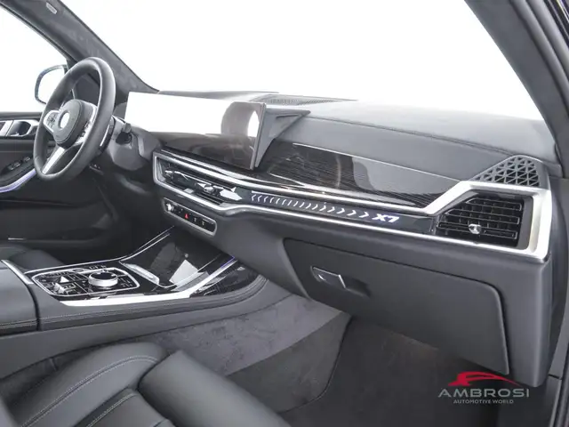BMW X7 view 12