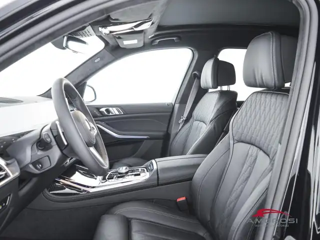BMW X7 view 9