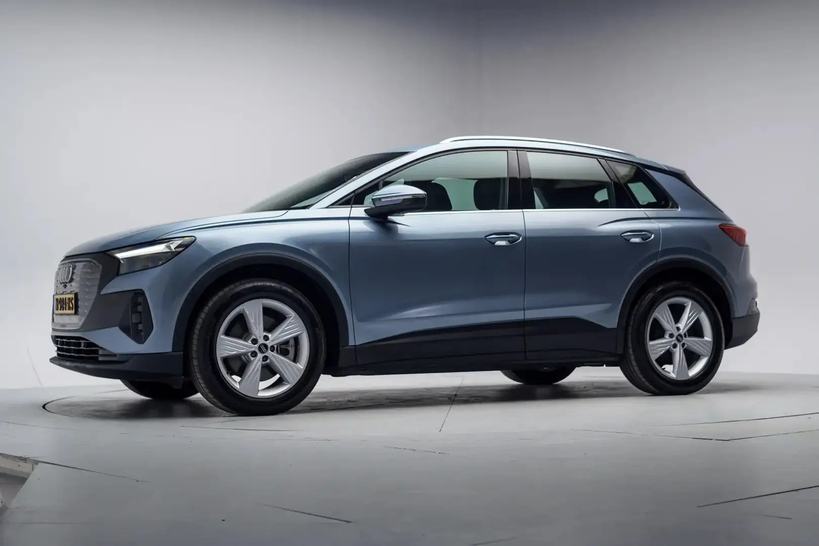 Audi Q4 e-tron 40 Launch Edition 3-Fase [ LED Virtual Stoelverwar Blauw - 2