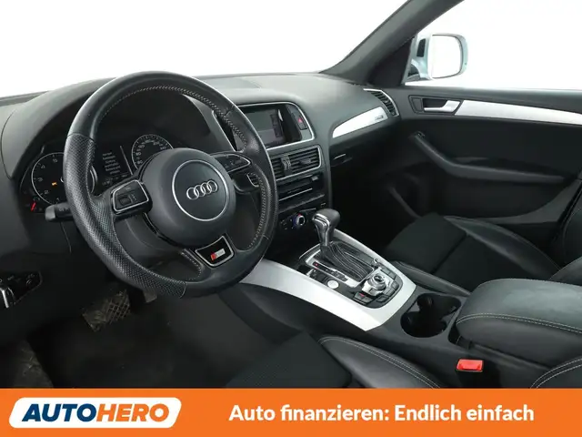 Audi Q5 view 11
