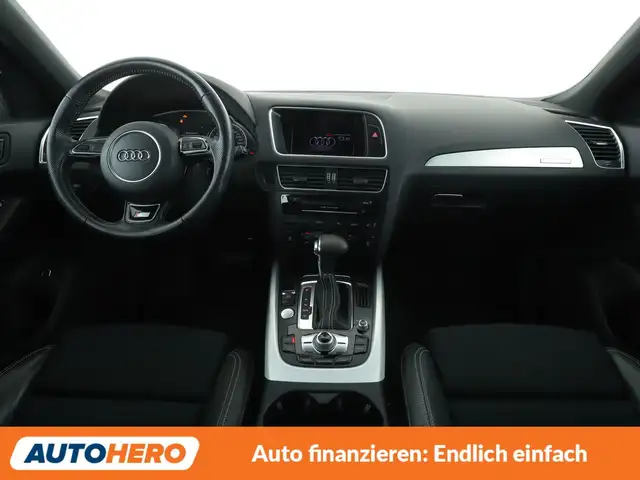 Audi Q5 view 12