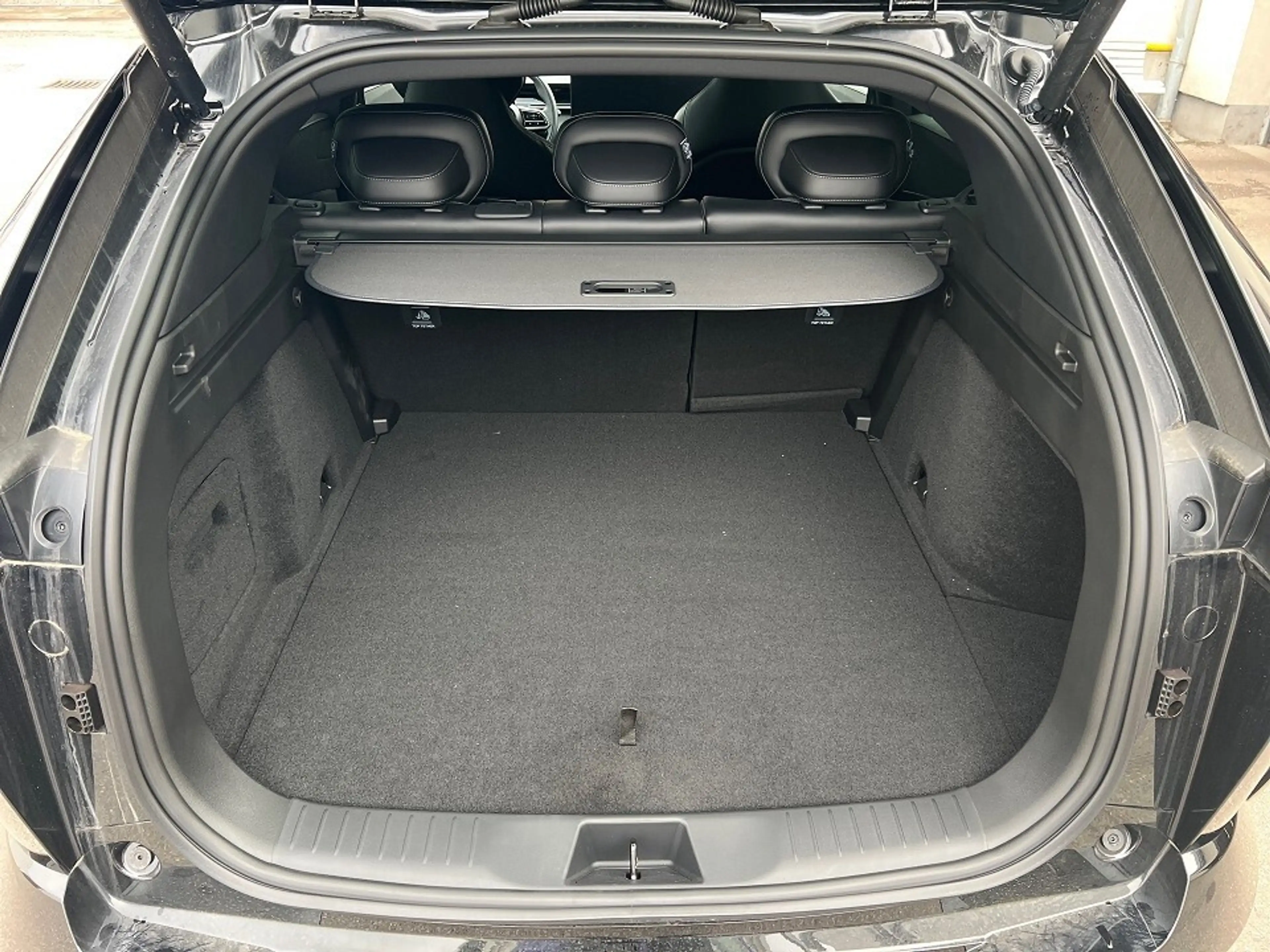 Mazda CX-6e Mazda CX-6e 78kWh Takumi — photo 9