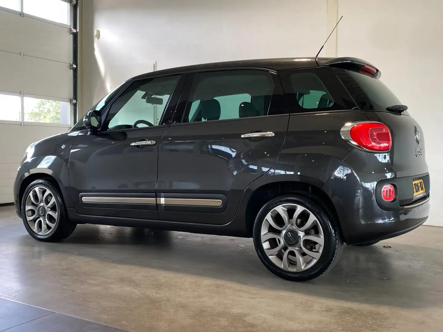 Fiat 500L 0.9 TwinAir PDC Cruise Clima NL-auto Grijs - 2