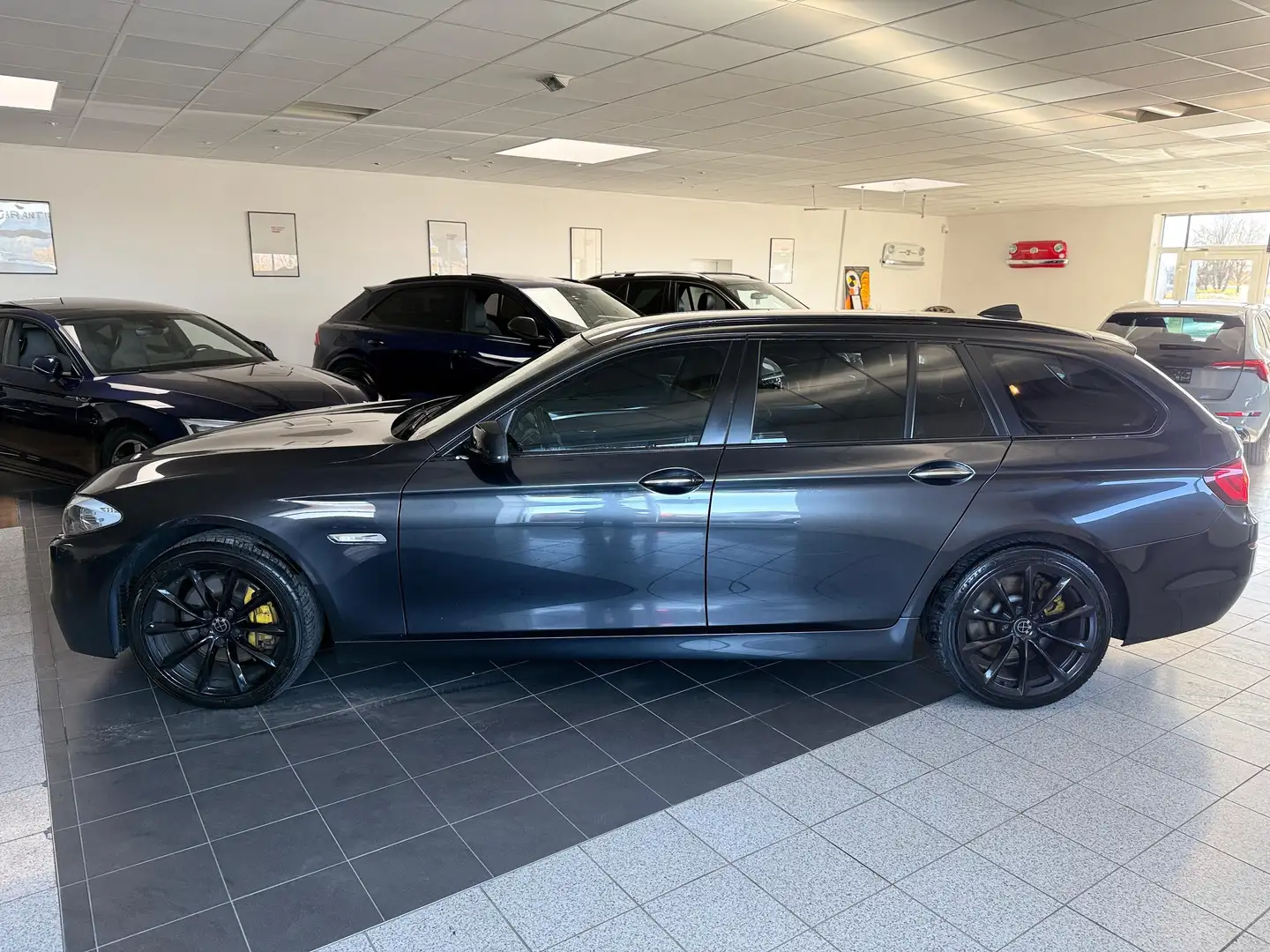 BMW 535 535d xDrive /M Paket / TÜV Neu Zwart - 2