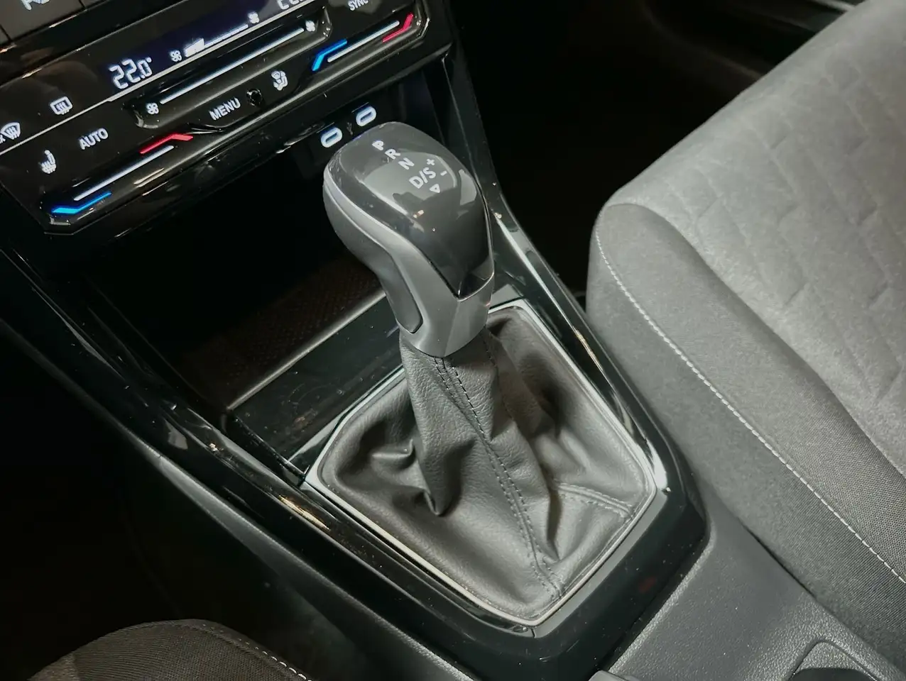 Volkswagen T-Cross 1.0 TSI DSG Life 19