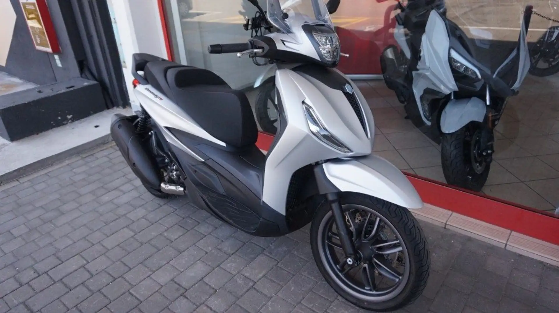 Piaggio Beverly 300 i.e. S Grau - 2
