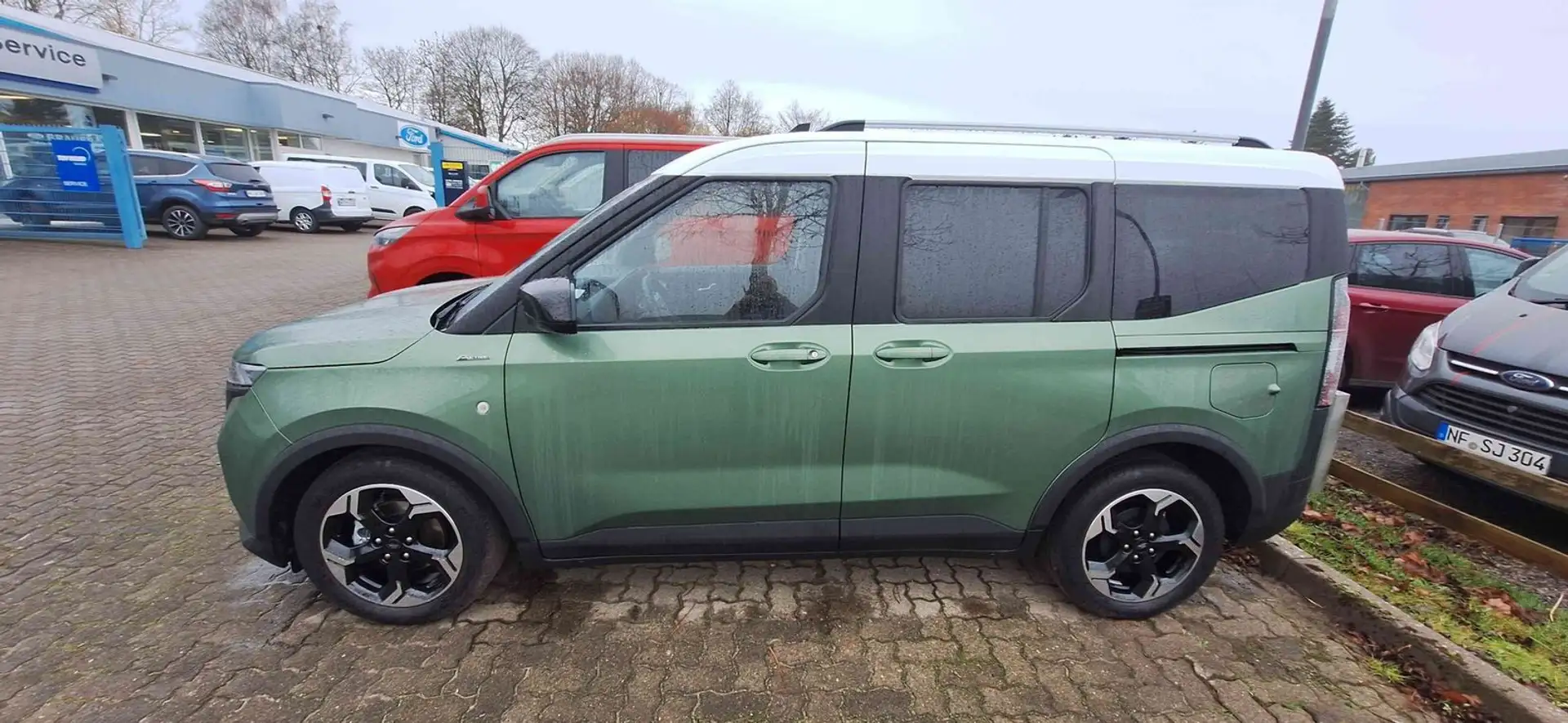 Ford Tourneo Courier Active Grün - 2