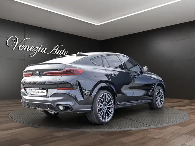 BMW X6 view 4