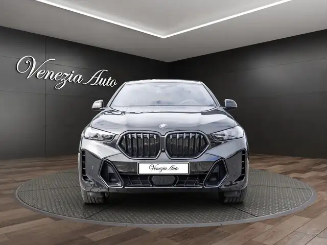 BMW X6 view 2