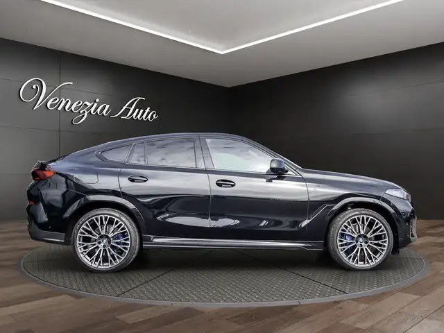 BMW X6 view 11