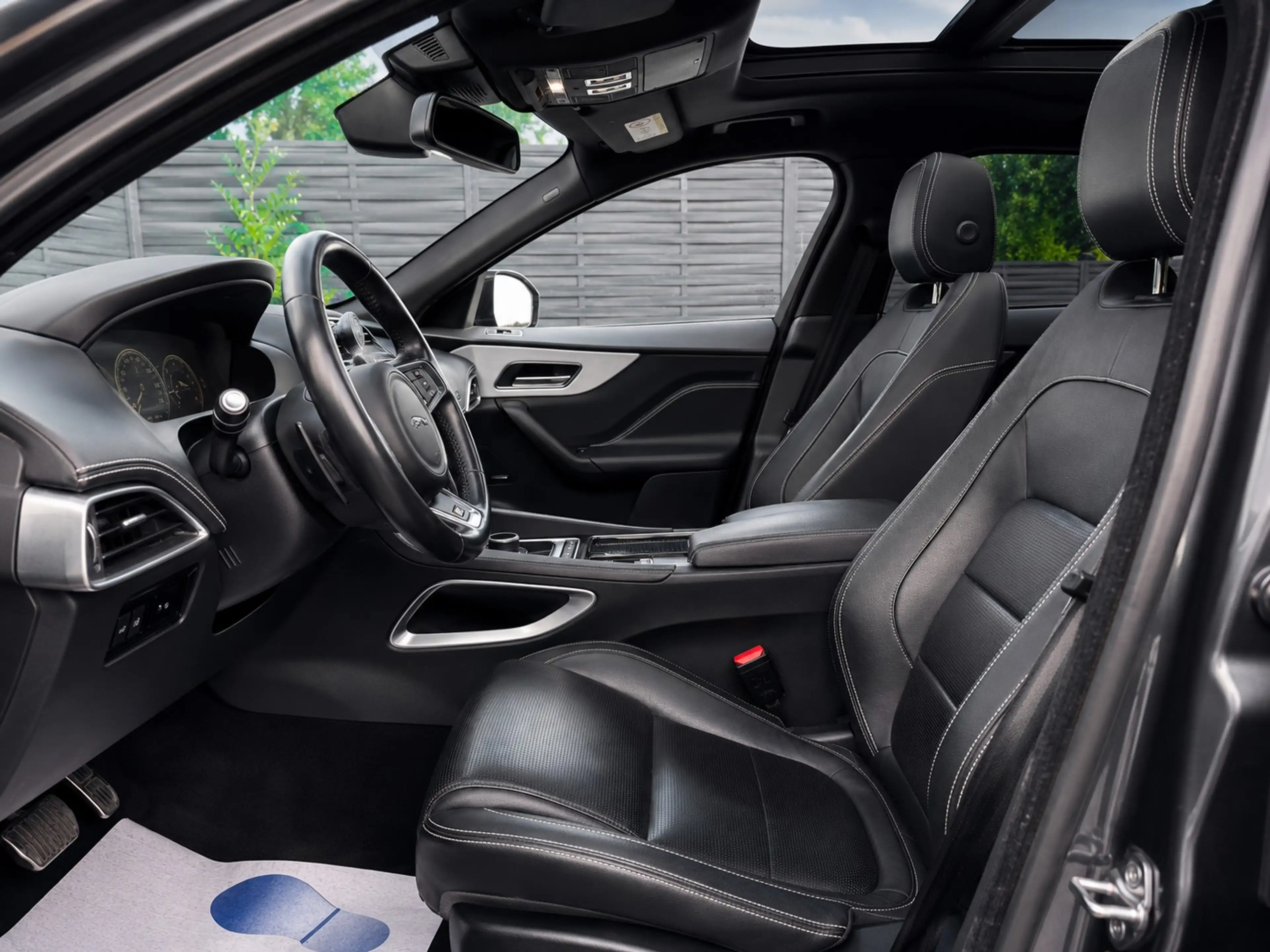 Jaguar F-Pace F-Pace 2.0 D AWD Limited Edition R-Sport — photo 8