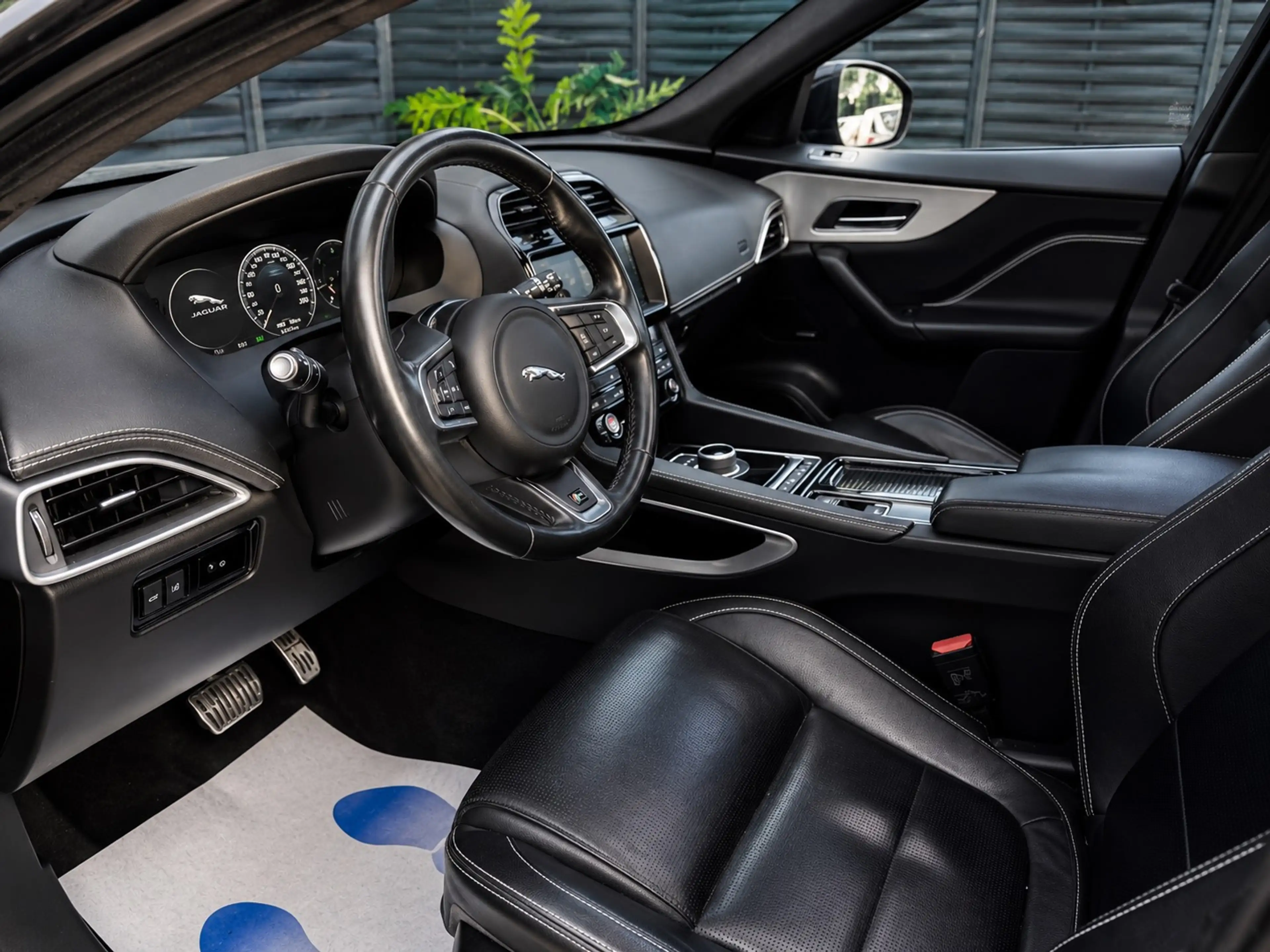 Jaguar F-Pace F-Pace 2.0 D AWD Limited Edition R-Sport — photo 9