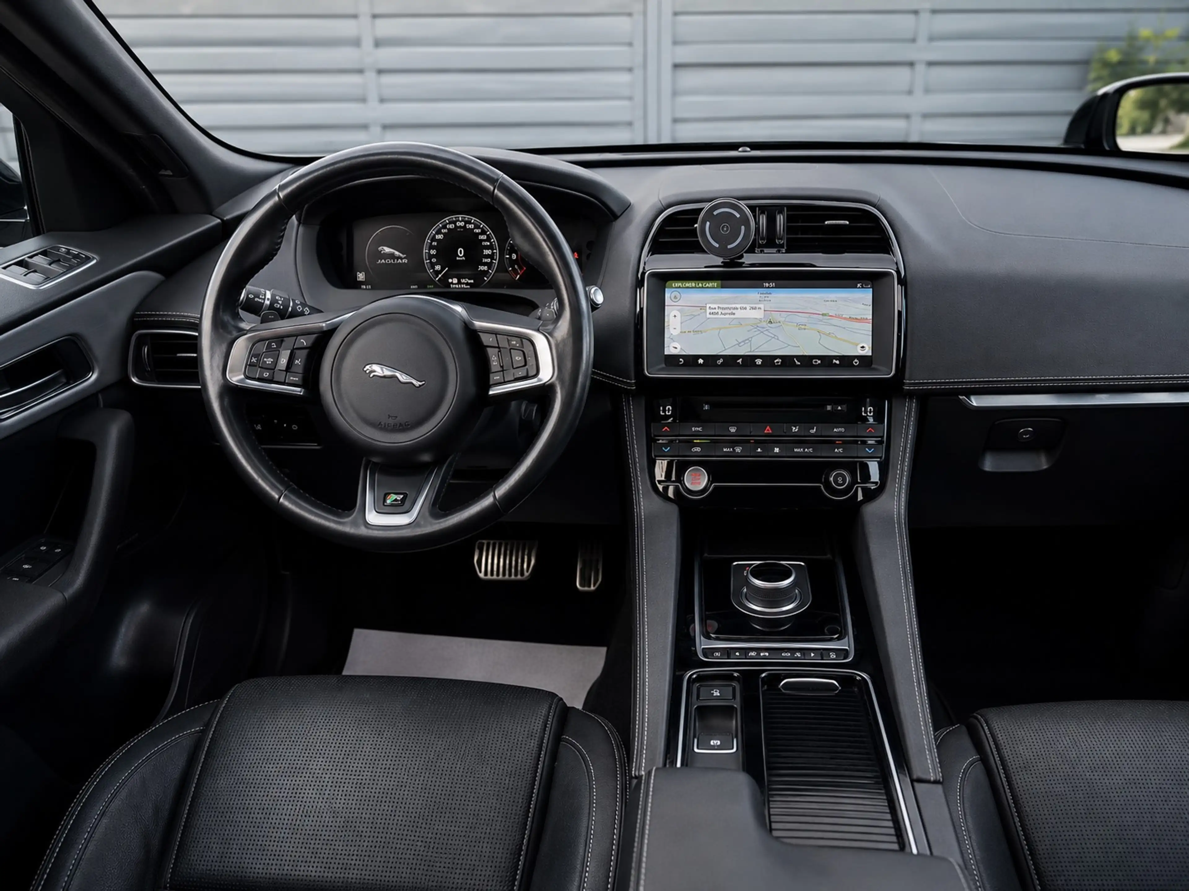 Jaguar F-Pace F-Pace 2.0 D AWD Limited Edition R-Sport — photo 13