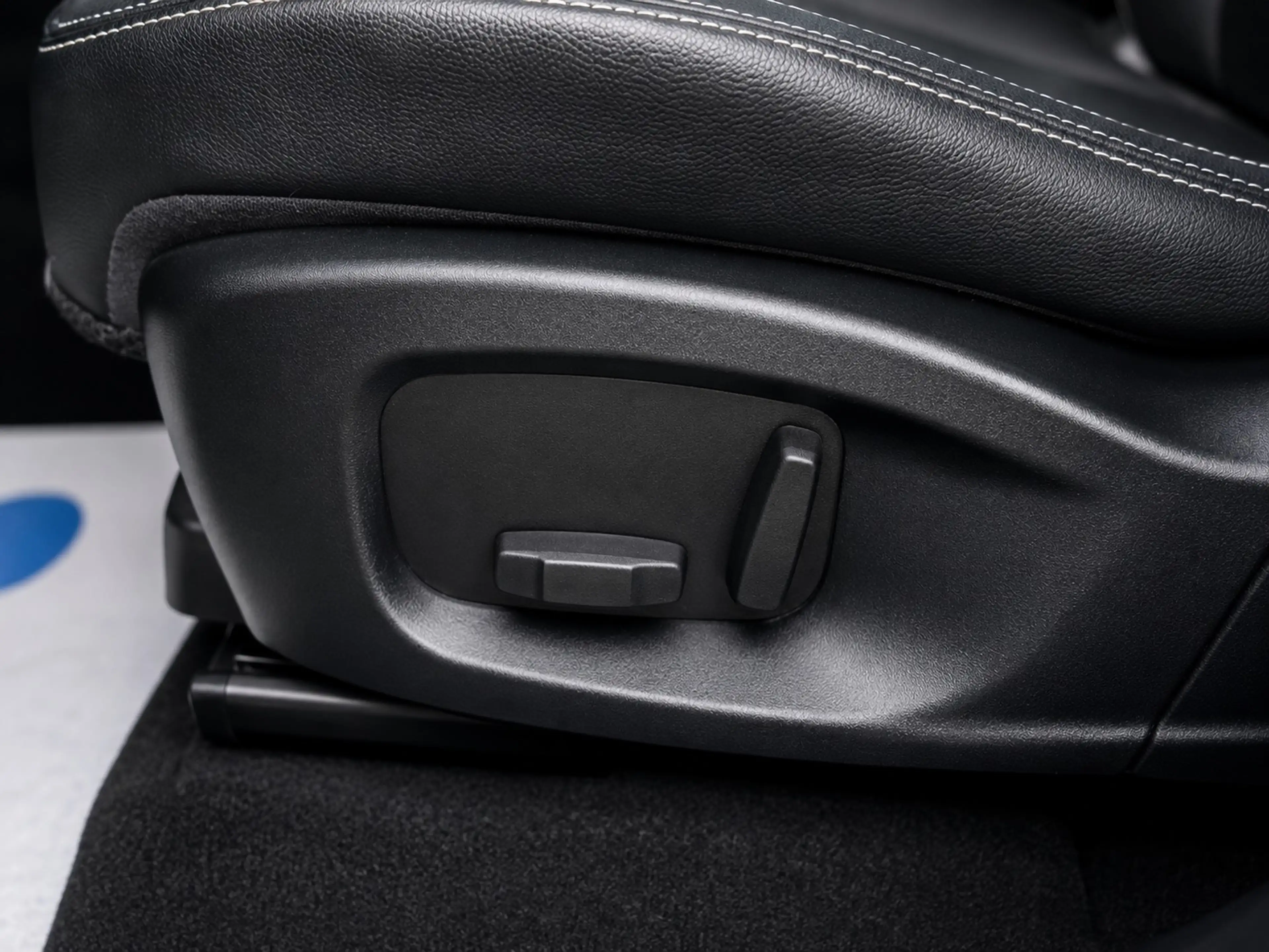 Jaguar F-Pace F-Pace 2.0 D AWD Limited Edition R-Sport — photo 15