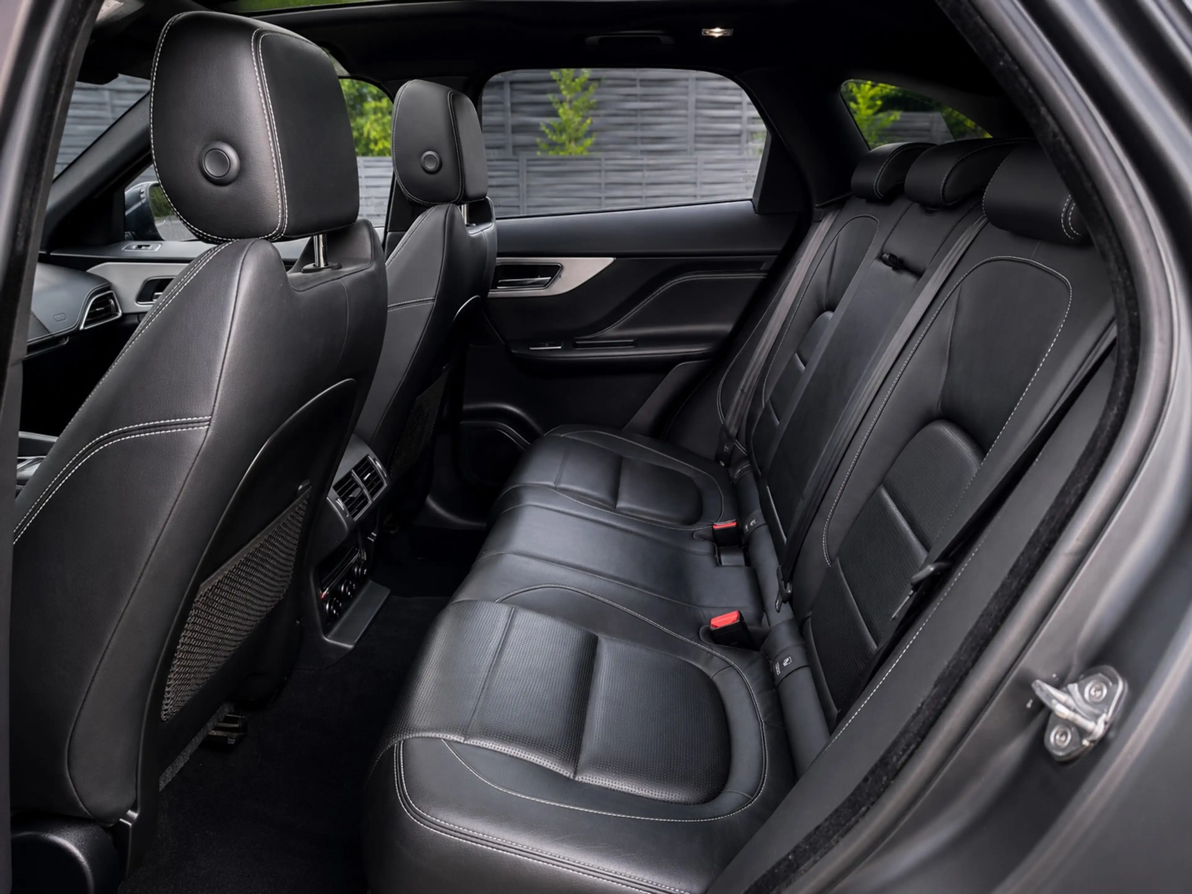 Jaguar F-Pace F-Pace 2.0 D AWD Limited Edition R-Sport — photo 12
