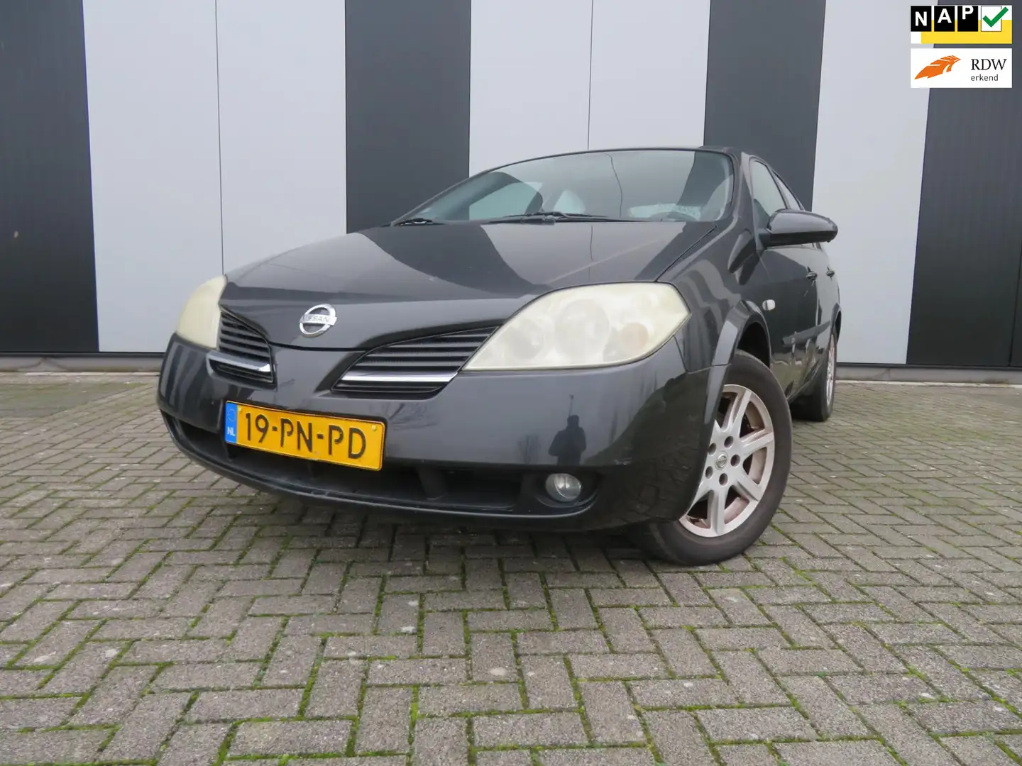 Nissan Primera 1.8 Visia Schwarz - 1