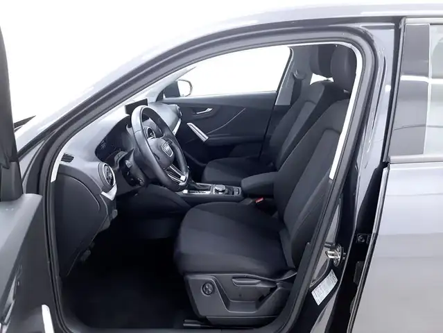 Audi Q2 view 10