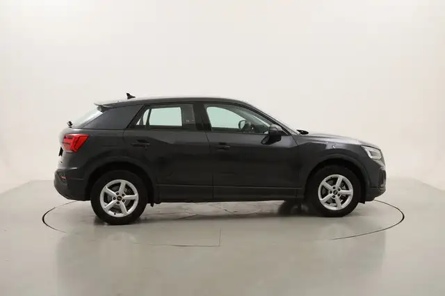 Audi Q2 view 6