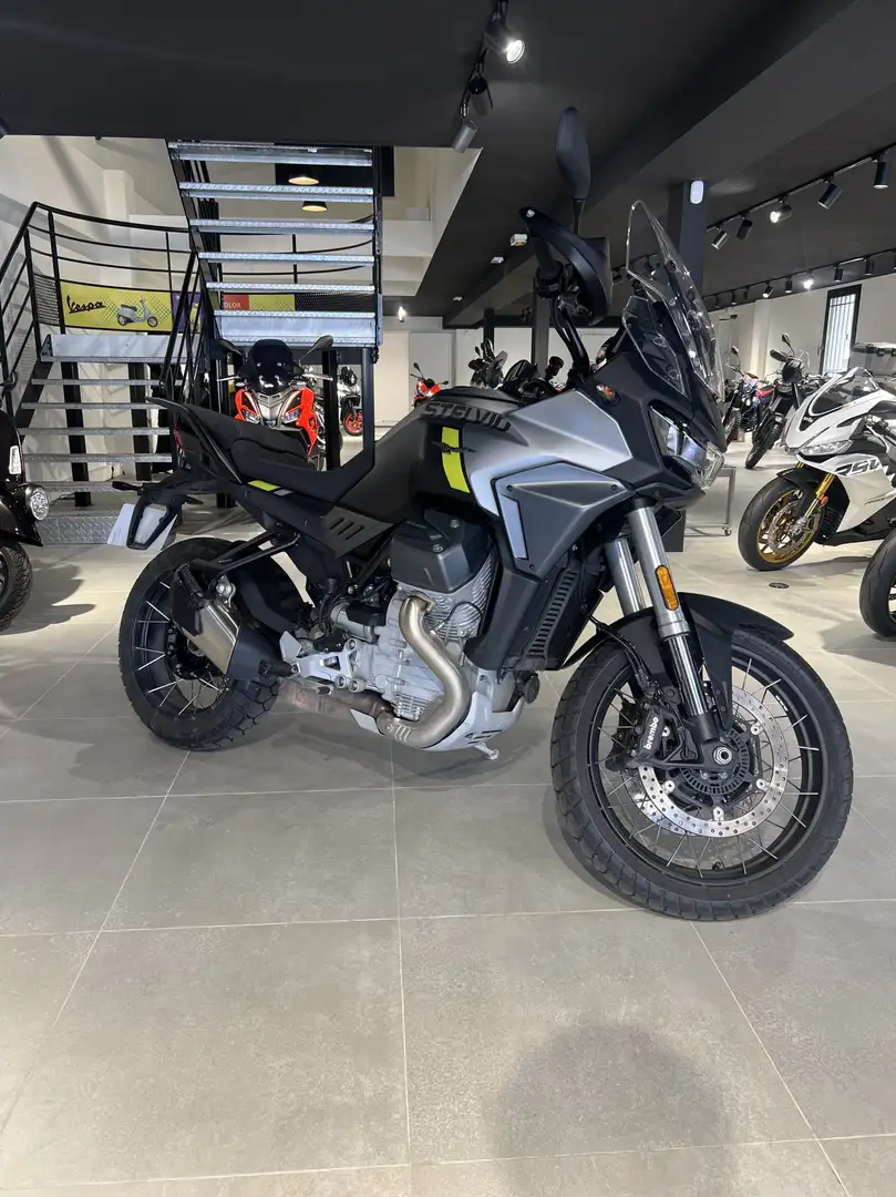 Moto Guzzi Stelvio Šedá - 1