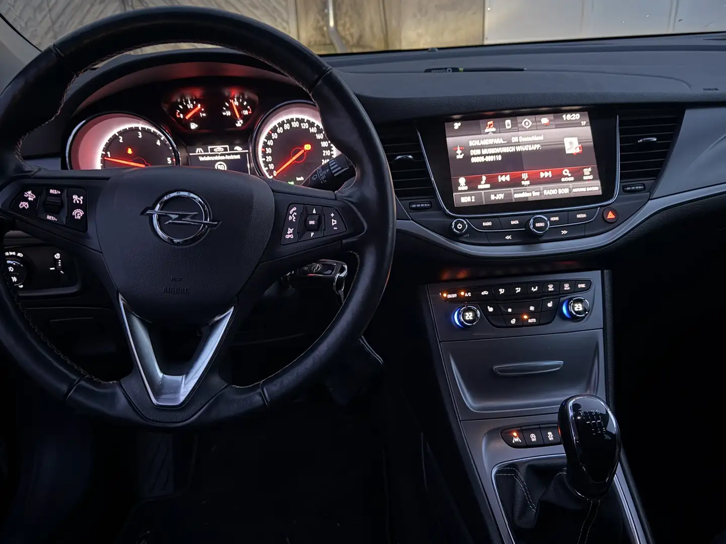 Opel Astra Edition Schwarz - 1