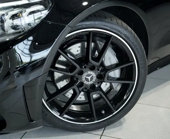Mercedes-Benz C-Class view 3