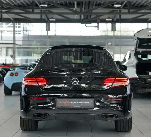 Mercedes-Benz C-Class view 11