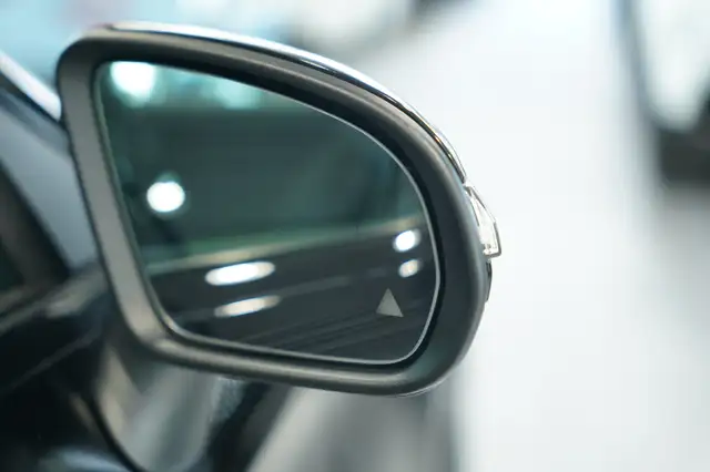 Mercedes-Benz C-Class view 15