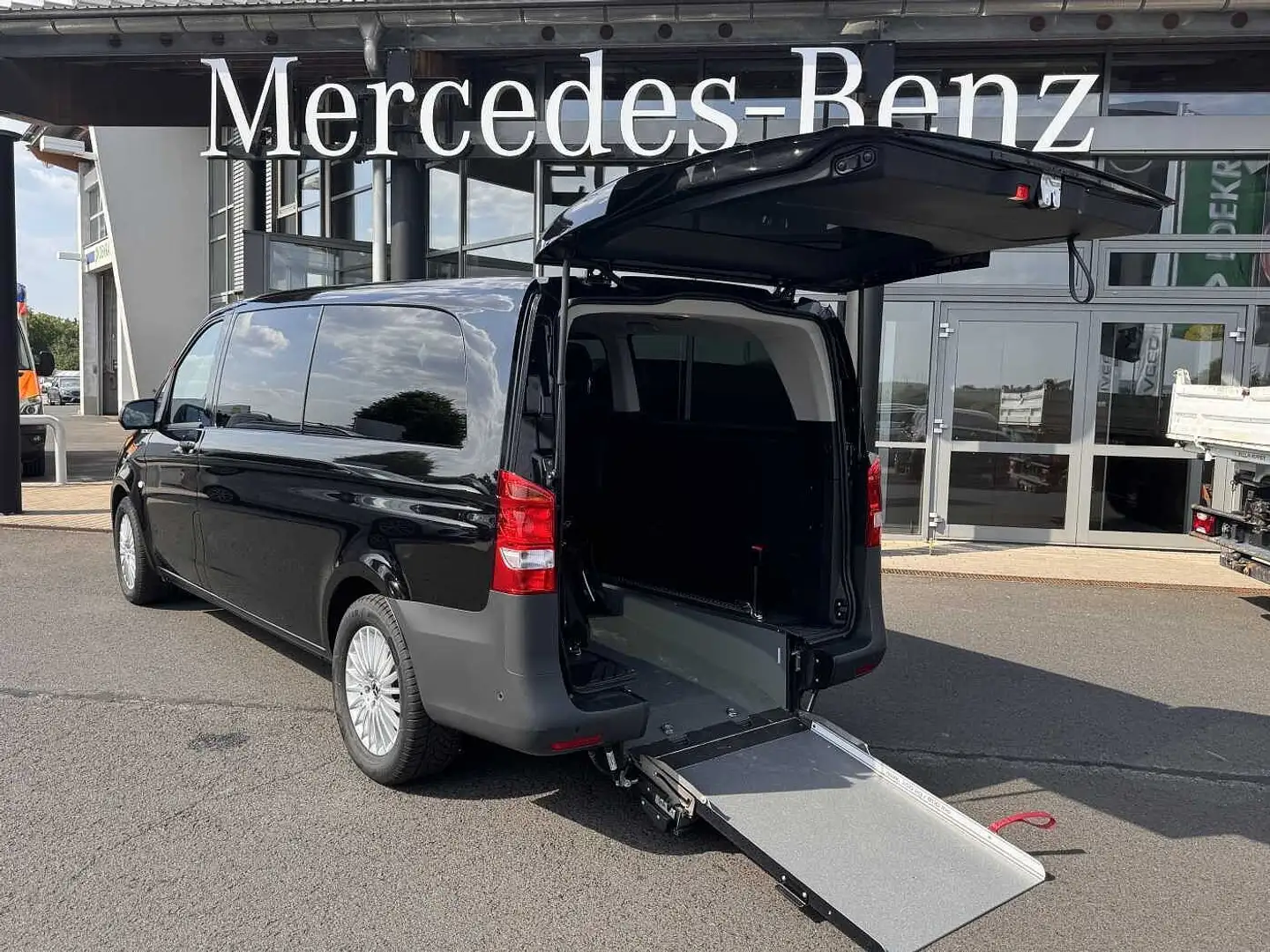 Mercedes-Benz Vito eVito 129 Tourer Behinderten-/Rollstuhlrampe Schwarz - 1