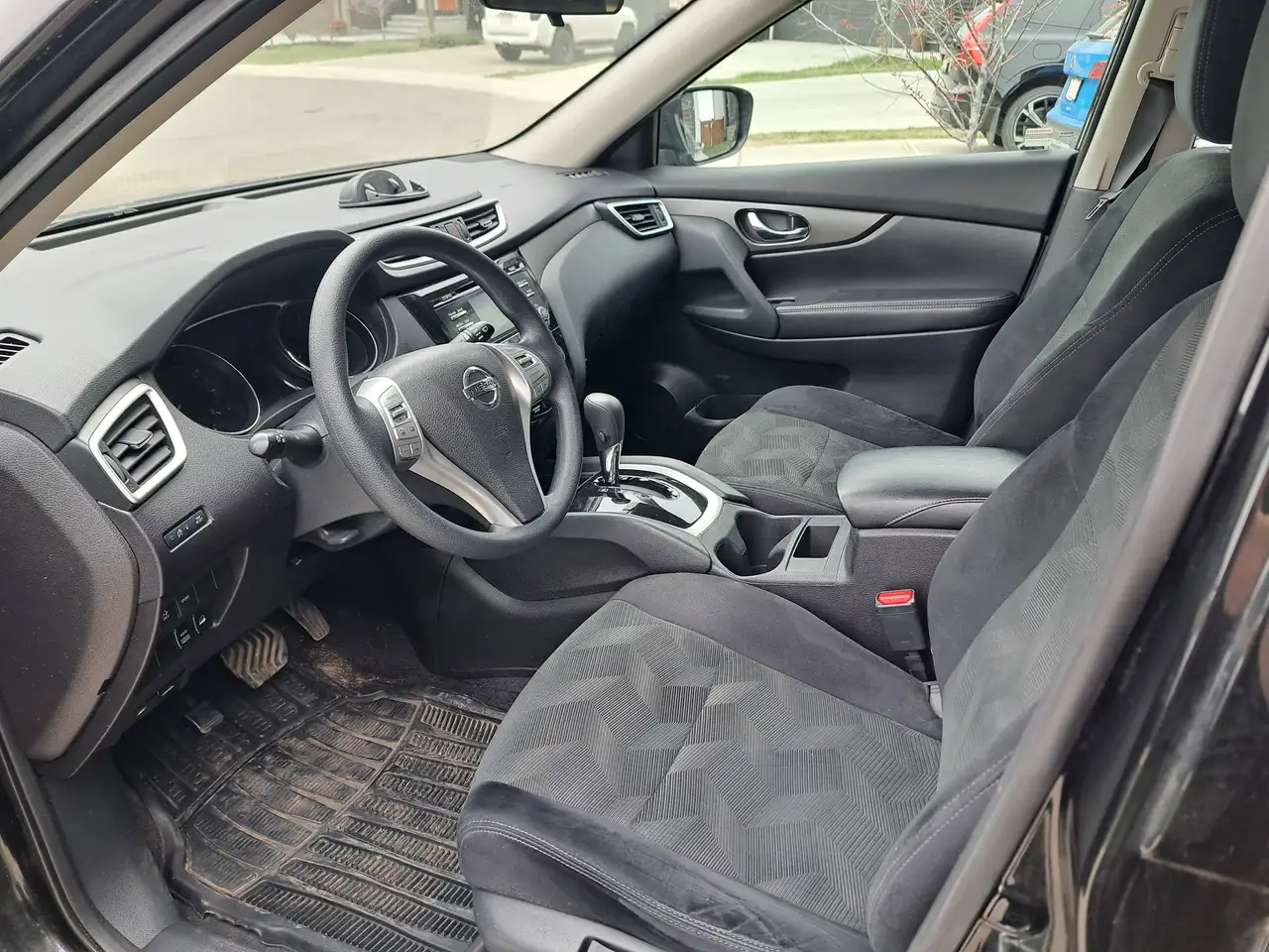 Nissan Rogue снимка Nissan Rogue