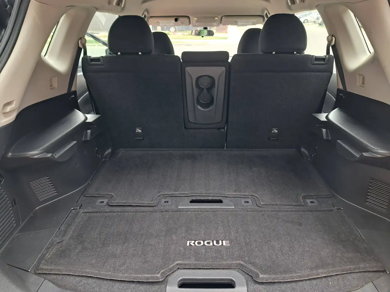 Nissan Rogue снимка Nissan Rogue