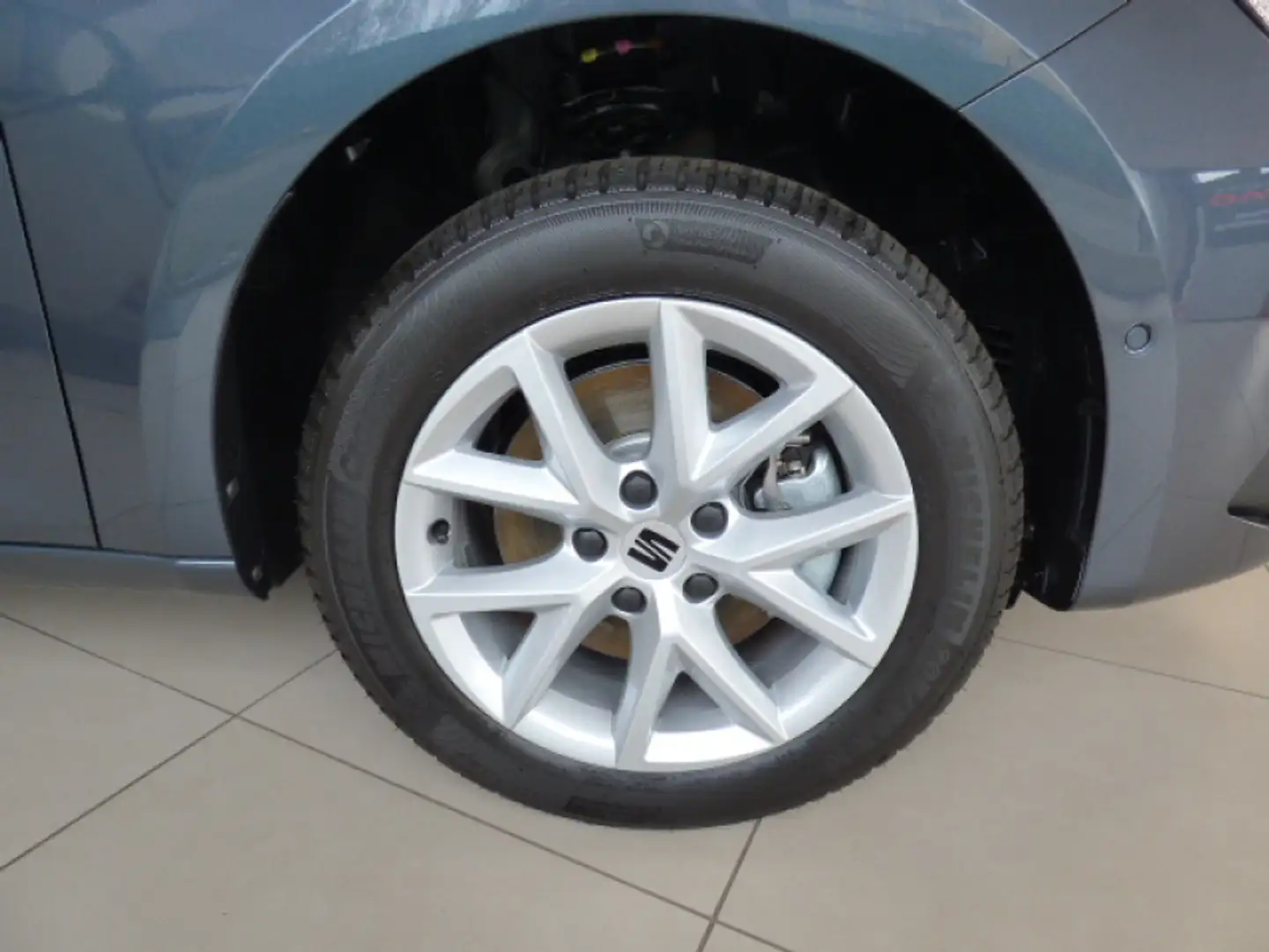 SEAT Leon Leon Sportstourer Style 2,0 TDI Navi AHK Grijs - 2