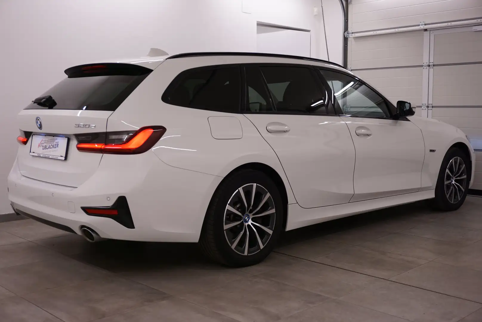 BMW 320 e Sportline/ Anhängervorichtung / Abstandstemp. Weiß - 2