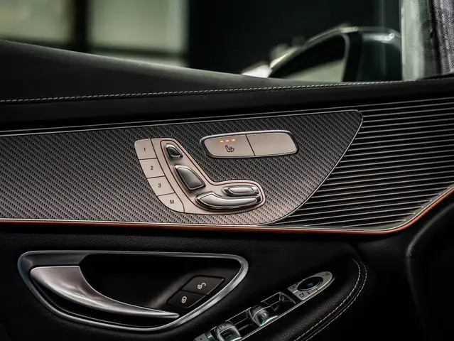 Mercedes-Benz EQC view 15