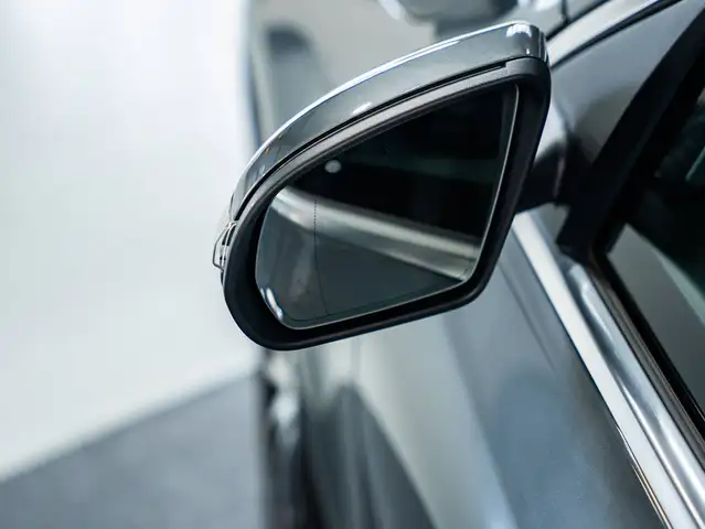 Mercedes-Benz EQC view 10