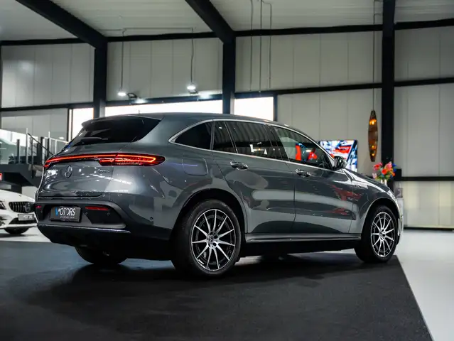 Mercedes-Benz EQC view 5
