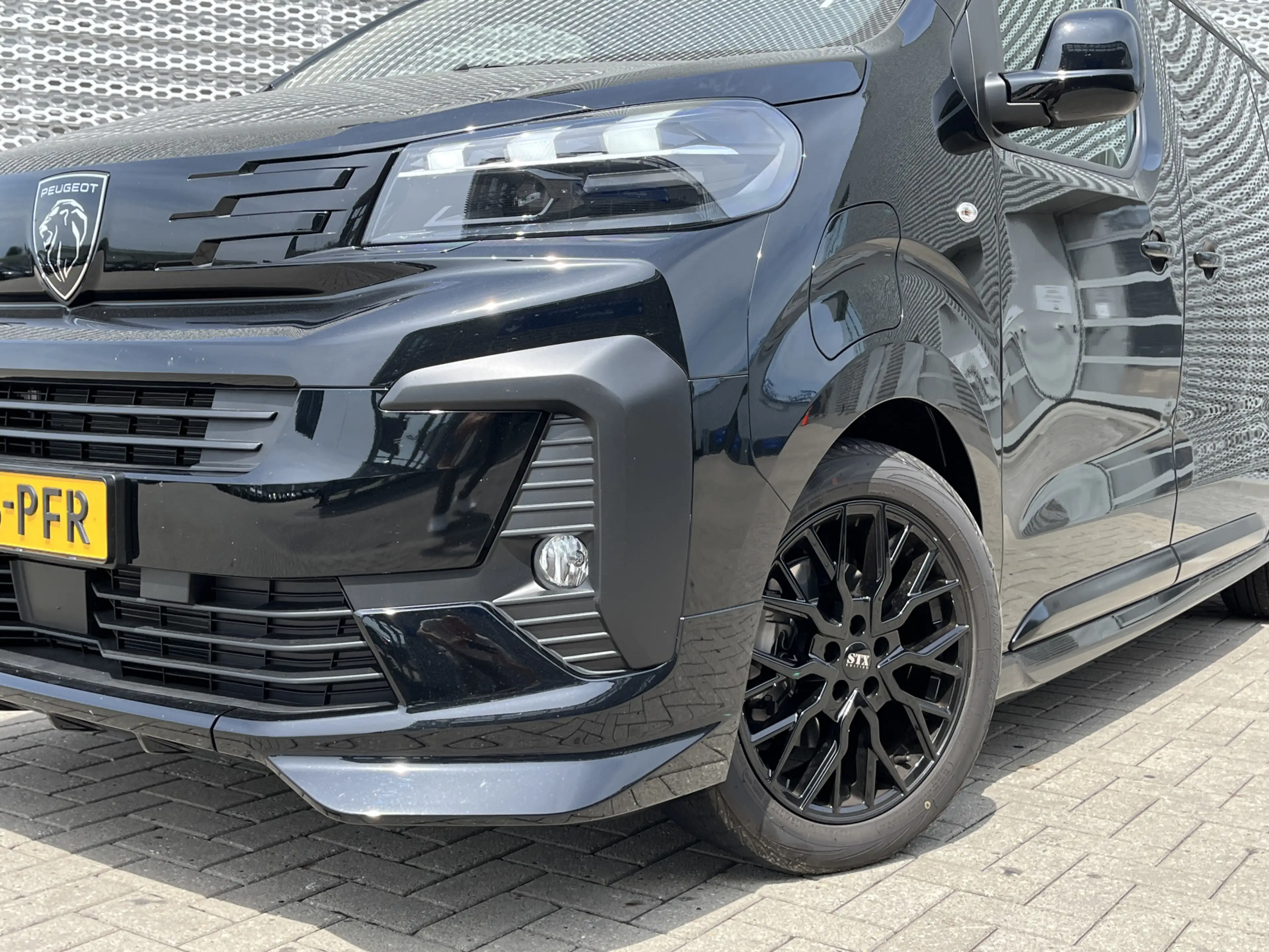 Peugeot e-Expert 75 kWh L3 STX | Leder | Camera | Stoelverwarming | — photo 3