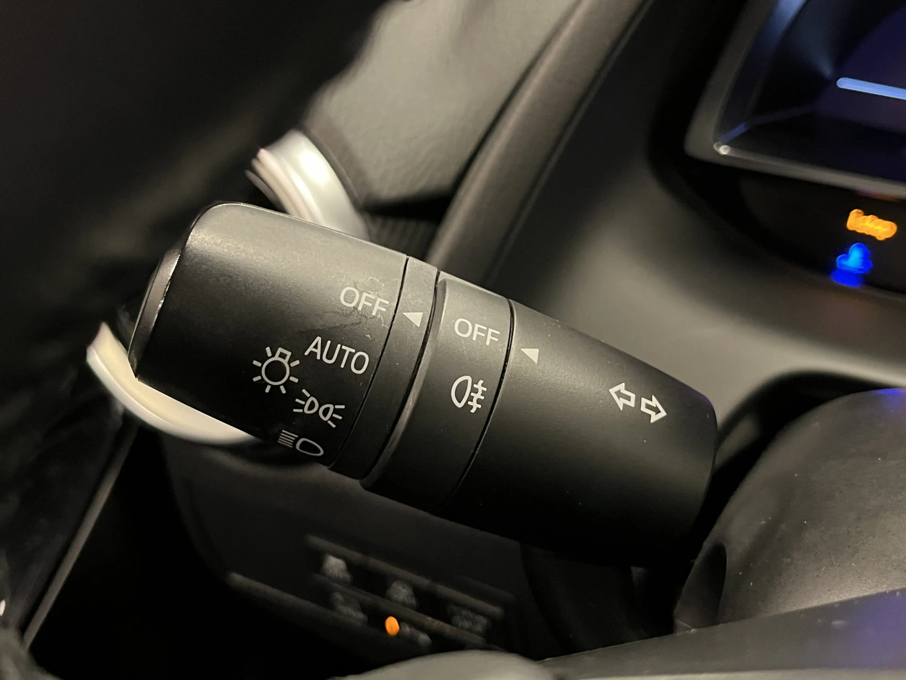 Mazda 2 1.5i SkyActiv-G Signature 90PK Leder Navi DAB+ App — photo 44
