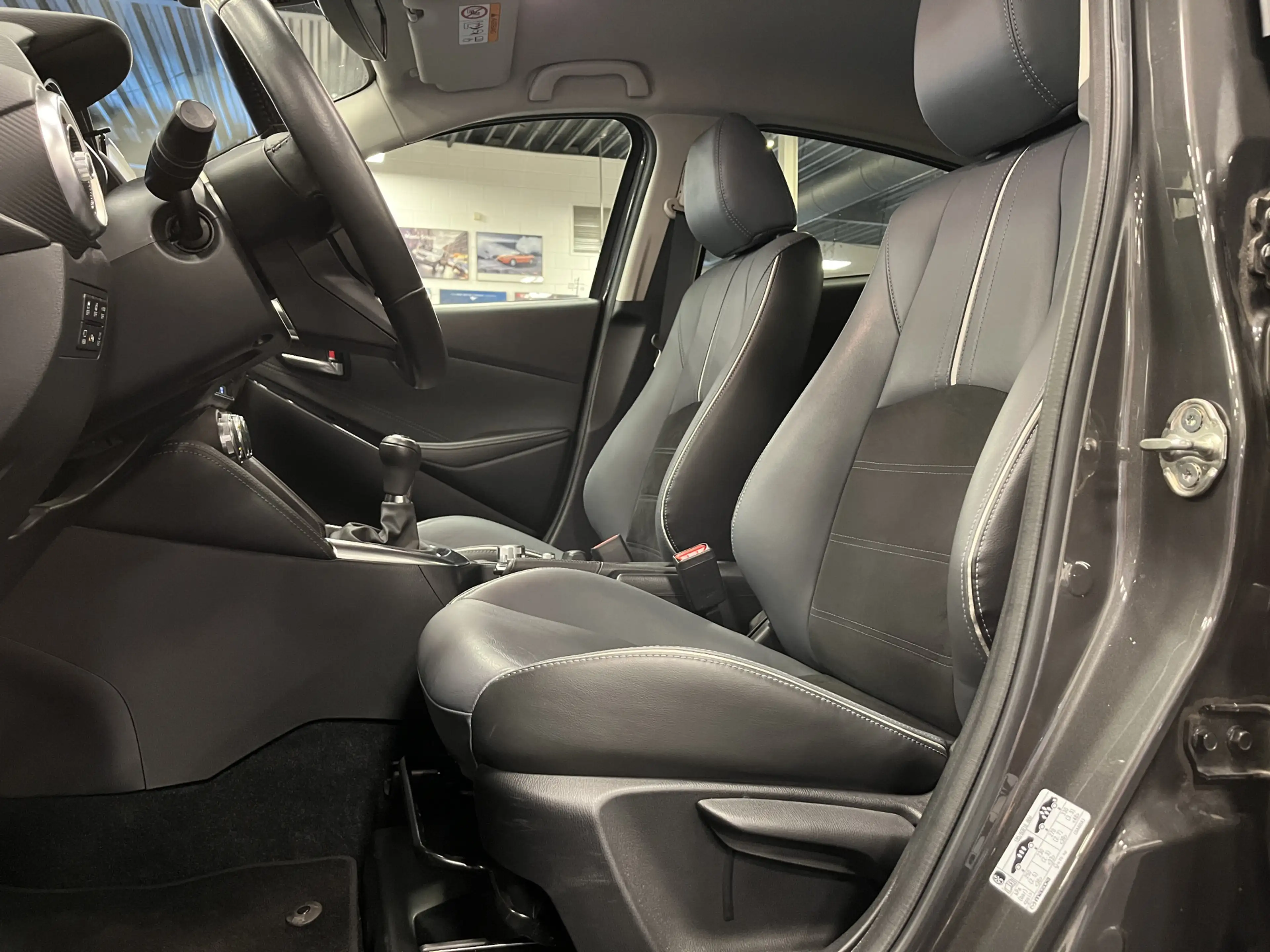 Mazda 2 1.5i SkyActiv-G Signature 90PK Leder Navi DAB+ App — photo 18