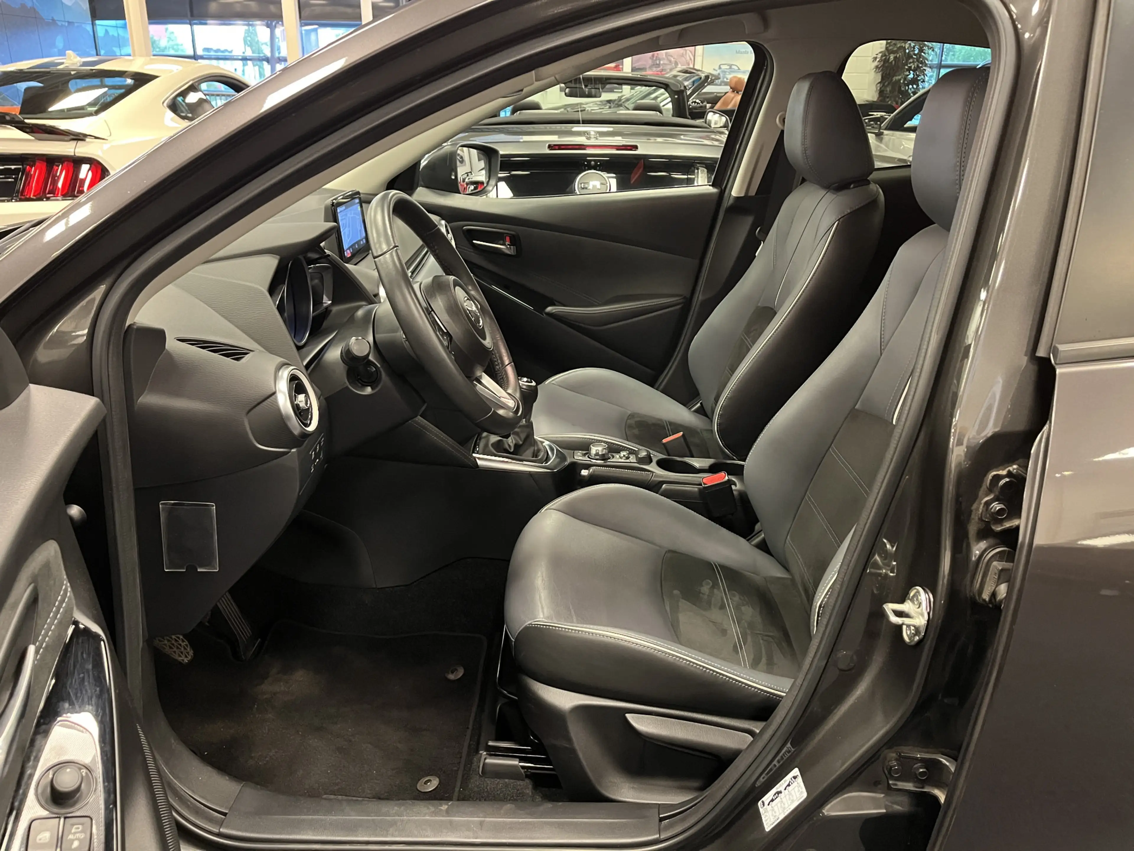 Mazda 2 1.5i SkyActiv-G Signature 90PK Leder Navi DAB+ App — photo 16