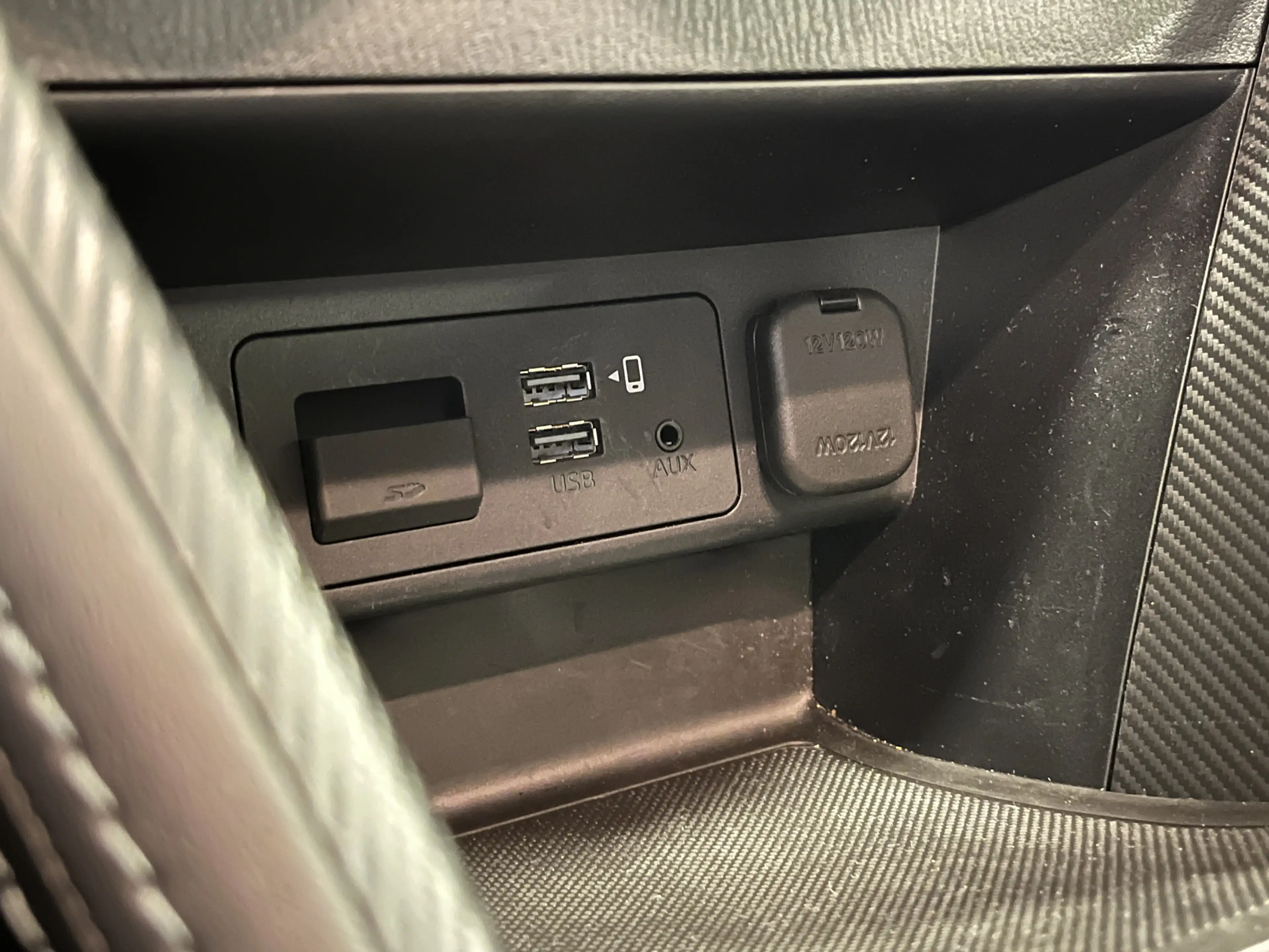 Mazda 2 1.5i SkyActiv-G Signature 90PK Leder Navi DAB+ App — photo 41