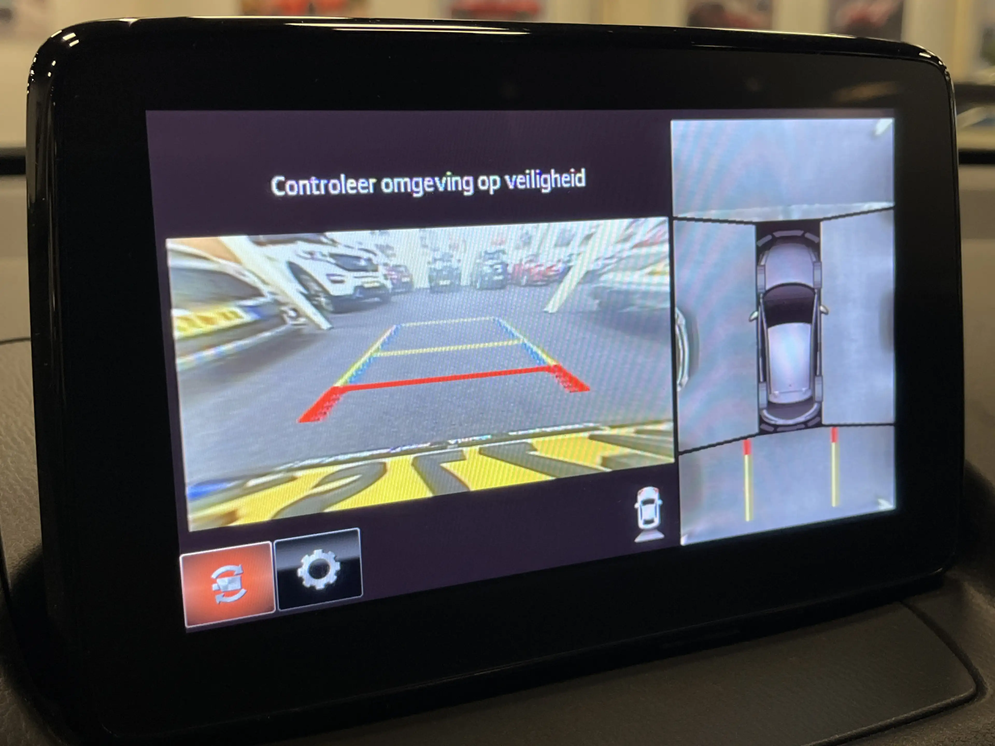 Mazda 2 1.5i SkyActiv-G Signature 90PK Leder Navi DAB+ App — photo 28