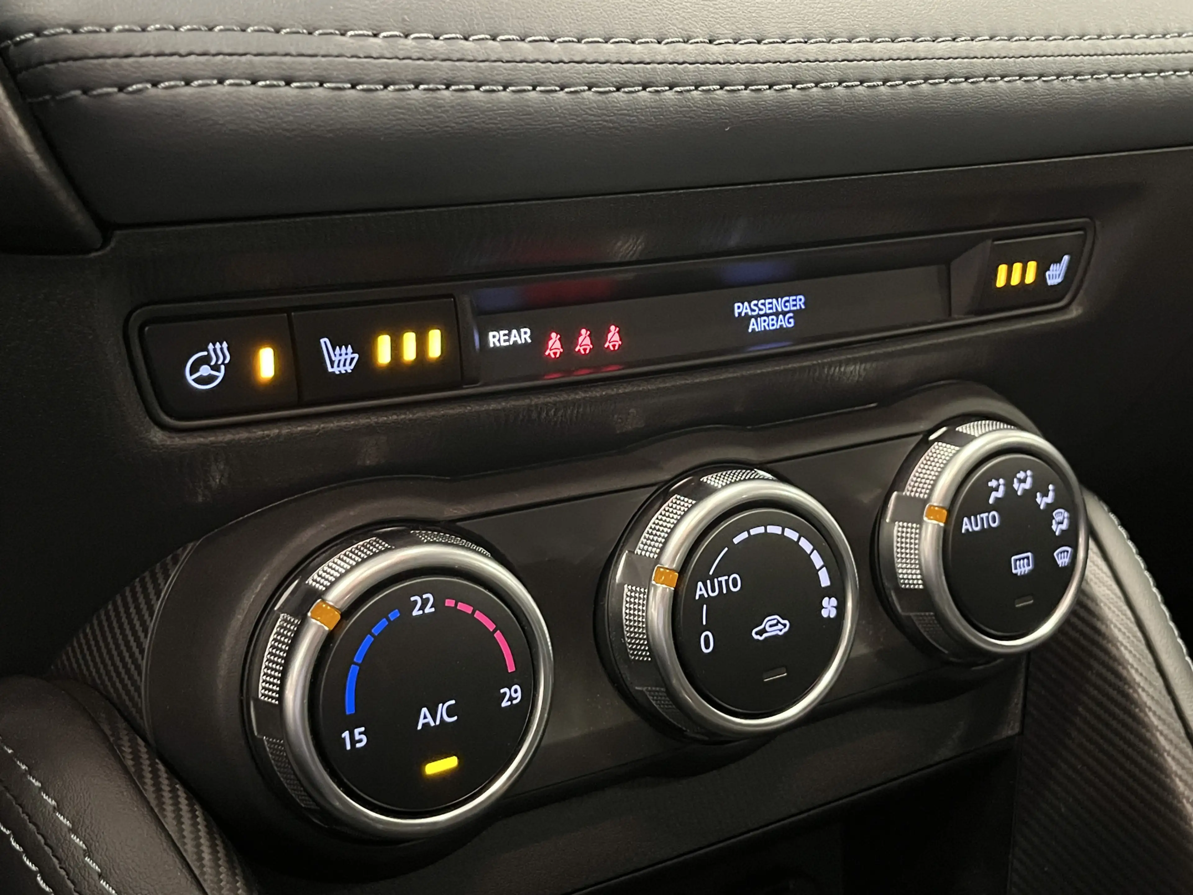 Mazda 2 1.5i SkyActiv-G Signature 90PK Leder Navi DAB+ App — photo 40