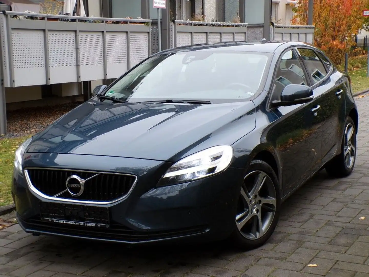 Volvo V40 T2/Navi/Kamera/Teilleder/Multi./LED/PDC/SHZ Blau - 1