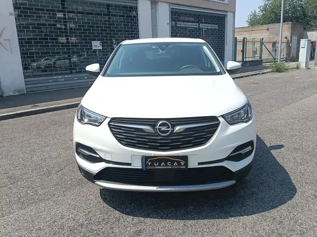 Opel Grandland view 2