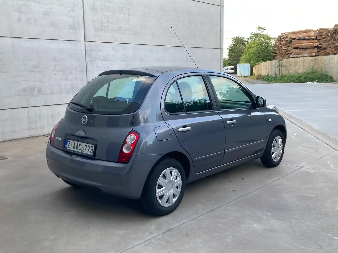 Nissan Micra 1.4 benzine 2010 met 98000km*GPS*PARKEERSENSOR* Grijs - 1