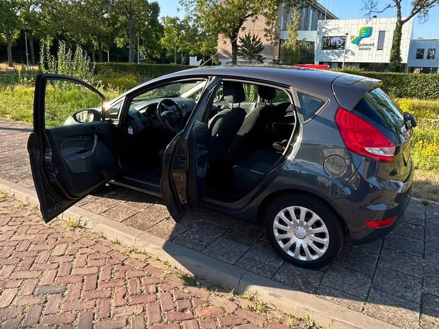 Ford Fiesta Fiesta 1.25 Trend Grijs - 2